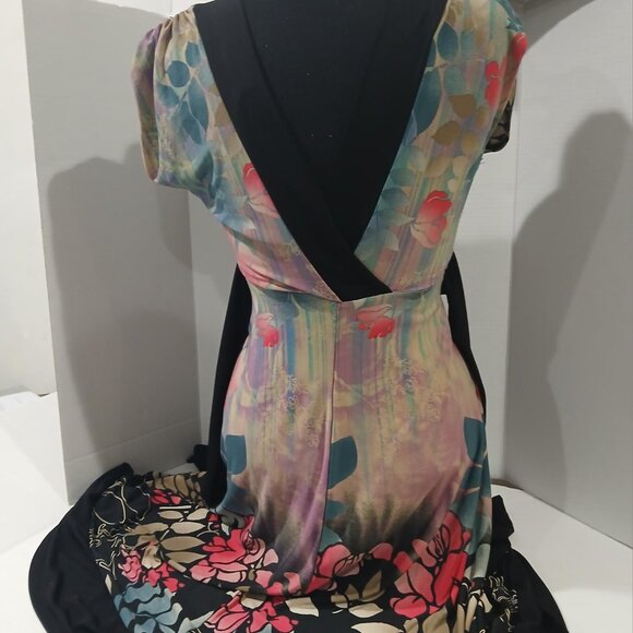 Roulette Women's Double V-Neck back and front Midi stretchy floral Dress size M. - Picture 3 of 13